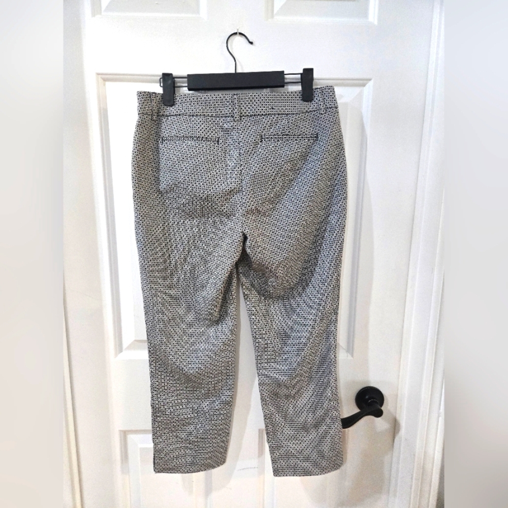 Stylish Patterned Pants - Picture 4 of 4